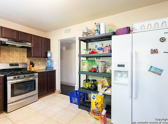 5th image of 211 E Crestline Dr