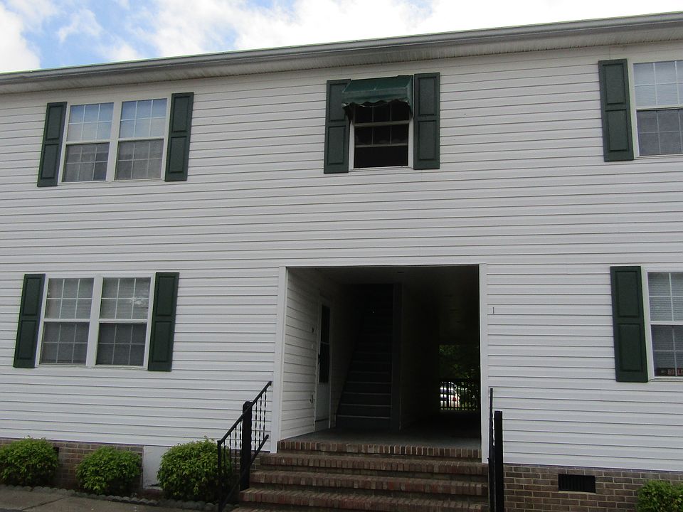 1st image of 200 Largo Ct