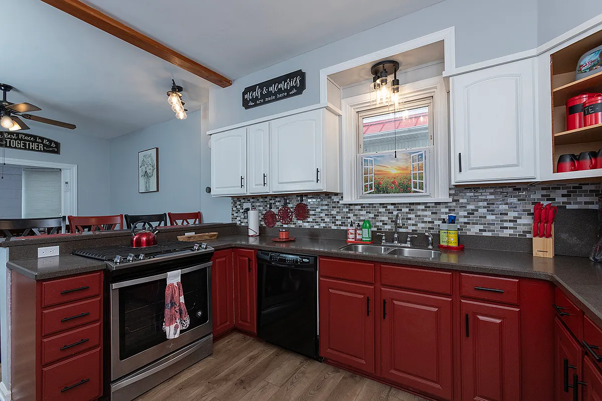 4 bed, 2130 sqft, $2,900 — Photo 4