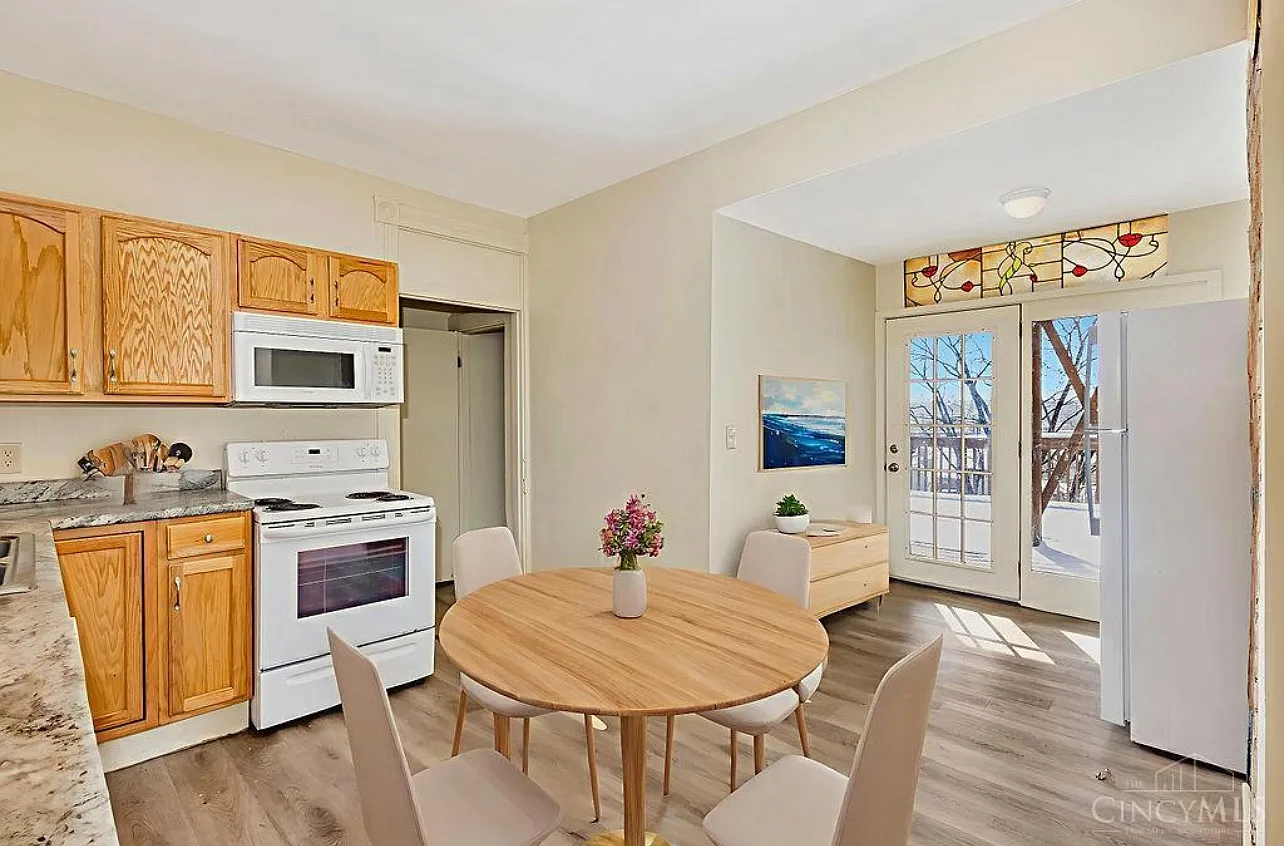 3 bed, 1368 sqft, $2,000 — Photo 3