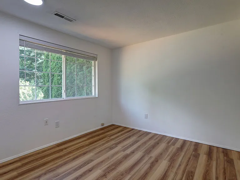 10028 NE 139th St — Photo 22