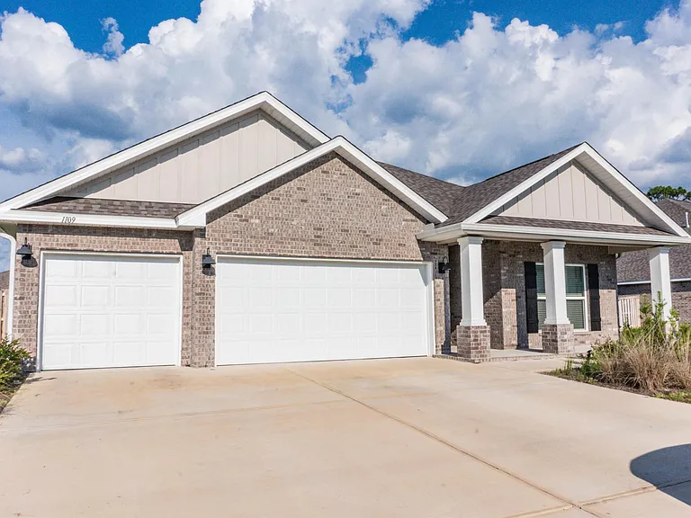 1109 Shoal River Dr — Photo 2