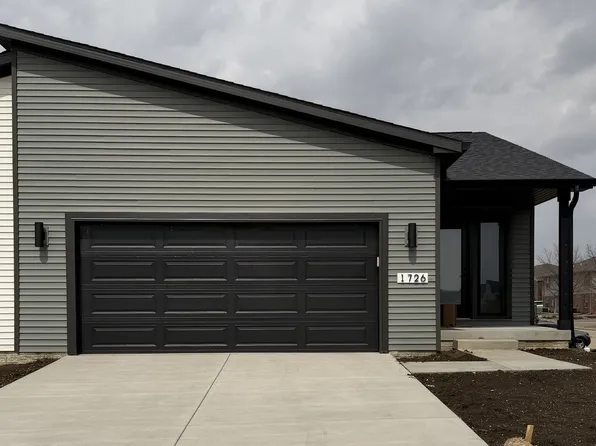 1726 Millstone Dr, Normal, IL 61761