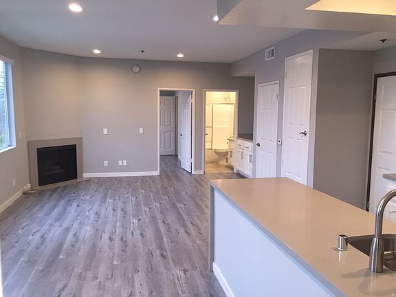 2nd image of 1457 S Shenandoah St #302