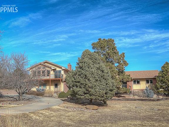 BEAUTIFULLY XERISCAPED FRONT YARD