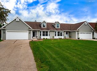 2587 Village Ln, Oshkosh, WI 54904