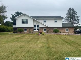 205 Earl Dr, Brodheadsville, PA 18322