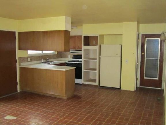 3rd image of 2525 Yorkshire Dr