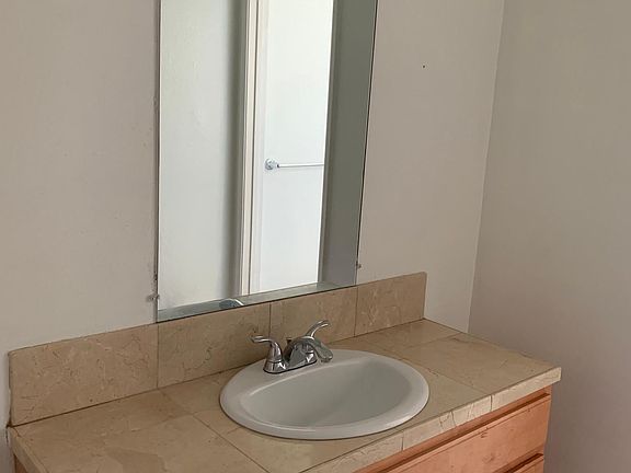 5th image of 1545 Navarro Ave
