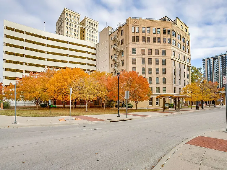 910 Houston St #301 — Photo 2