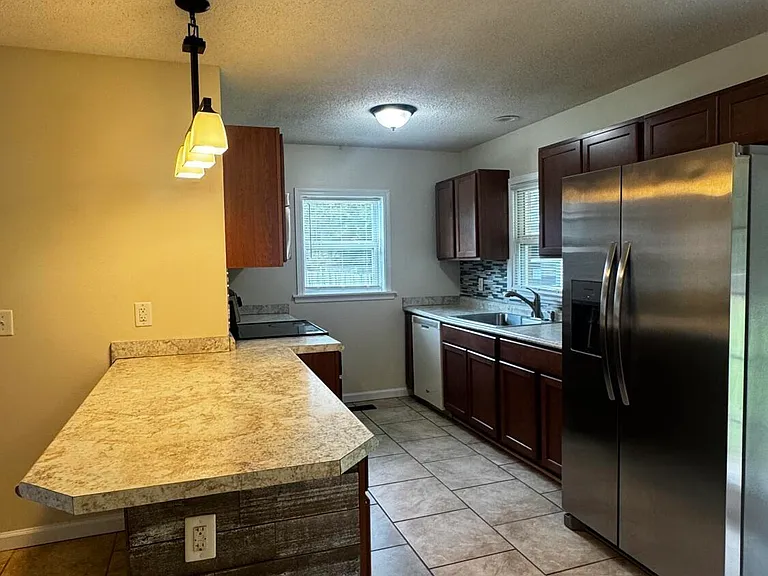 112 Shamrock Dr — Photo 6