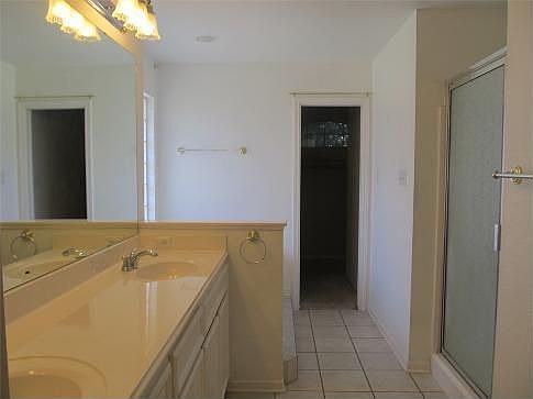 5th image of 109 Jesse James Dr