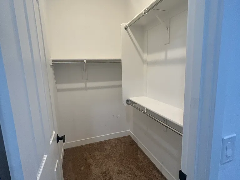 Bedroom2's Walk-in Closet