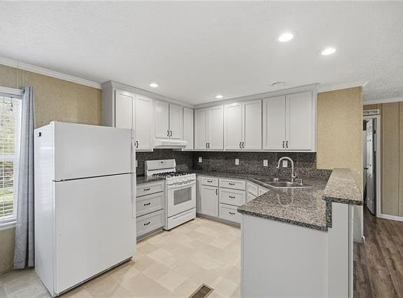 4th image of 32507 Pea Ridge Rd