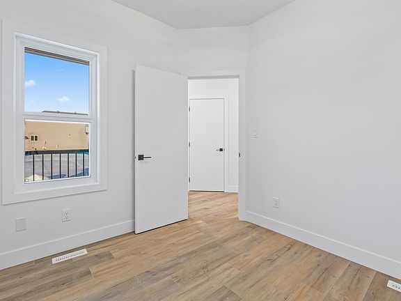 3rd image of 19 Sorel Ave