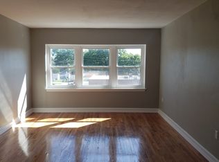 324 8th St, Bettendorf, IA 52722