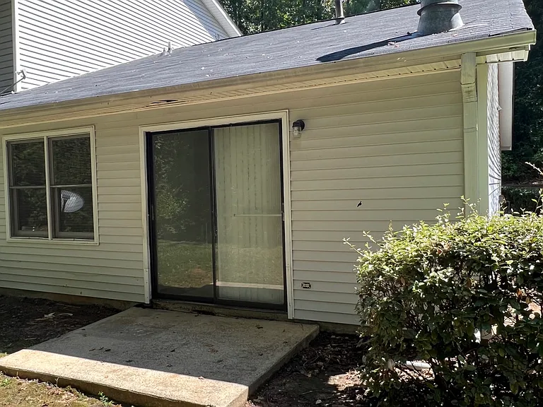 1555A Oakpointe Dr SW #A — Photo 2