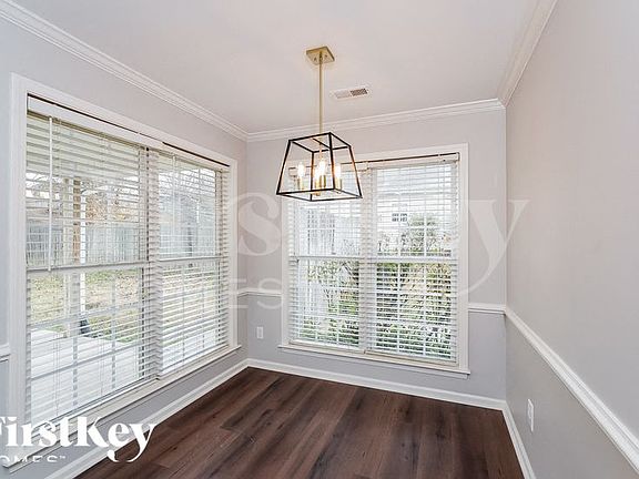 4th image of 609 Camden Cove Ln