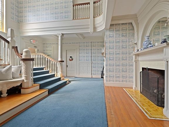 2nd image of 156 Chestnut St APT 6