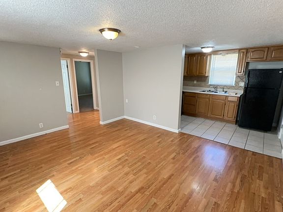 3rd image of 1202 E South Ave