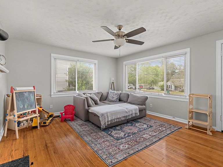 Listing photo 5