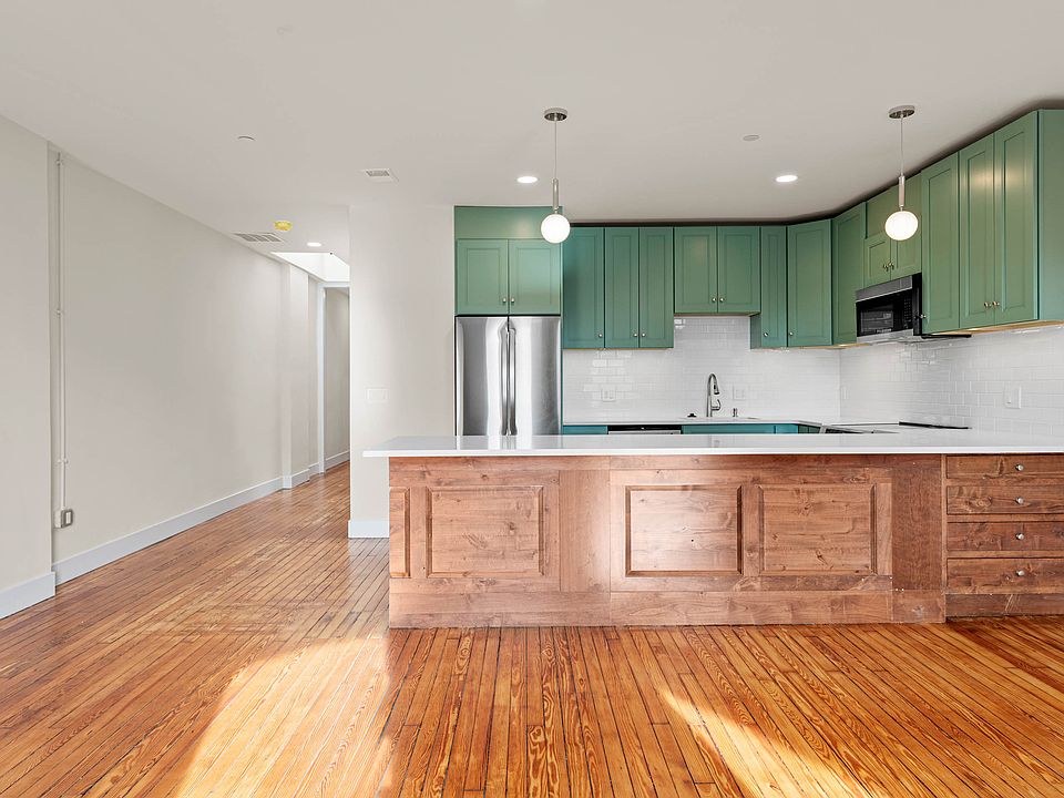 1st image of 933 W Lancaster Ave Floor 2