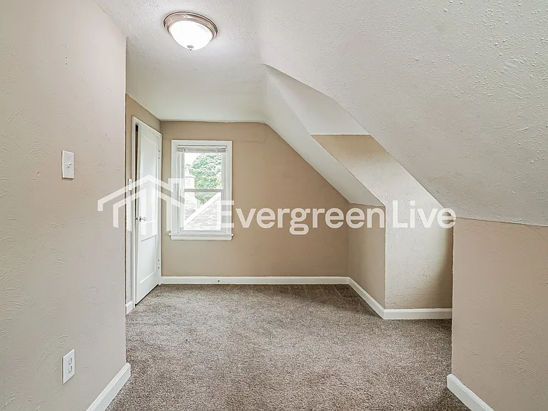 141 W Norwich St — Photo 9