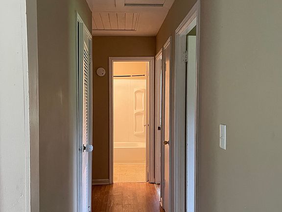 4th image of 1123 Anderson Dr