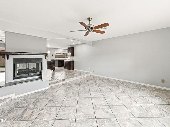 4th image of 802 W CARIBBEAN Lane