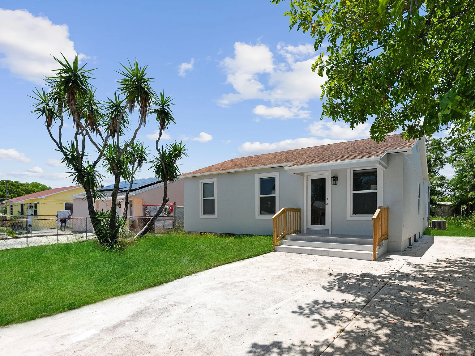 4 bed, 2.0 bath, 1639 sqft, $3,800 — Photo 2