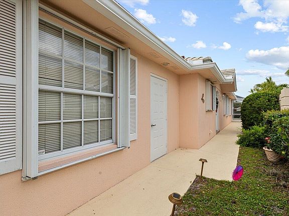 5th image of 1283 NW Bentley Circle #B