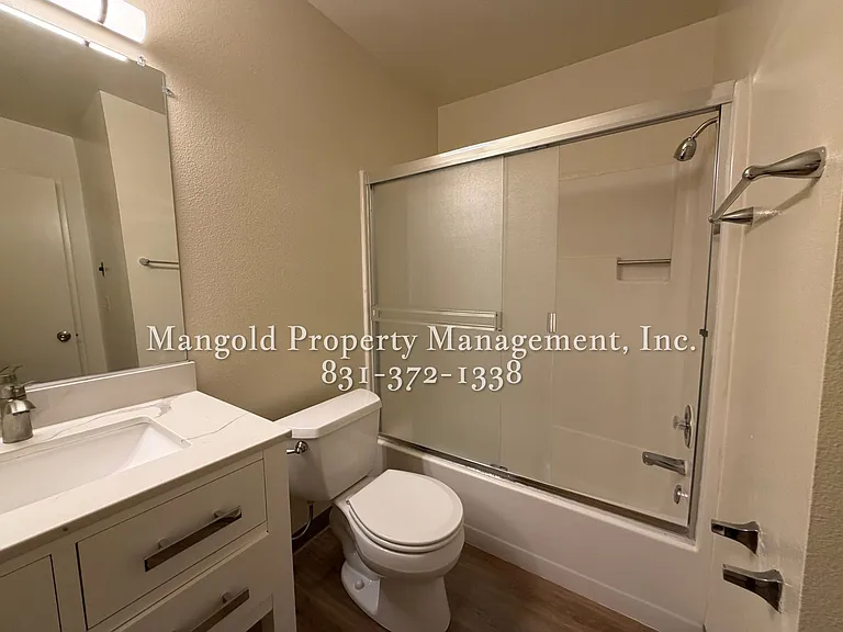 Huckleberry Hill Apartments — Photo 11