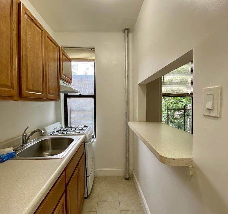 2nd image of 288 Crown St #3G