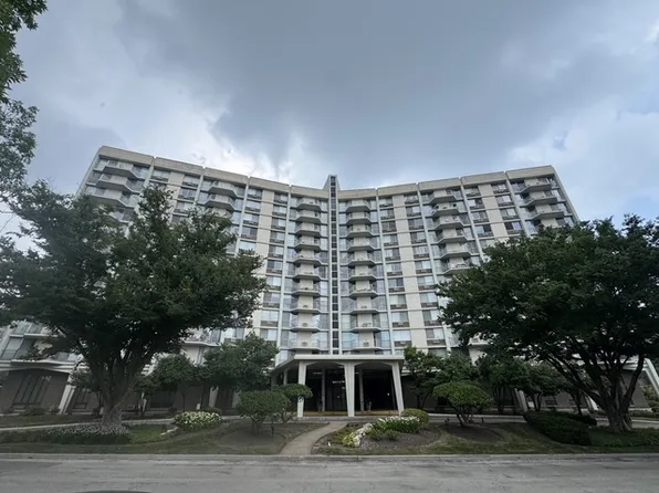 20 N Tower Rd APT 5B, Oak Brook, IL 60523