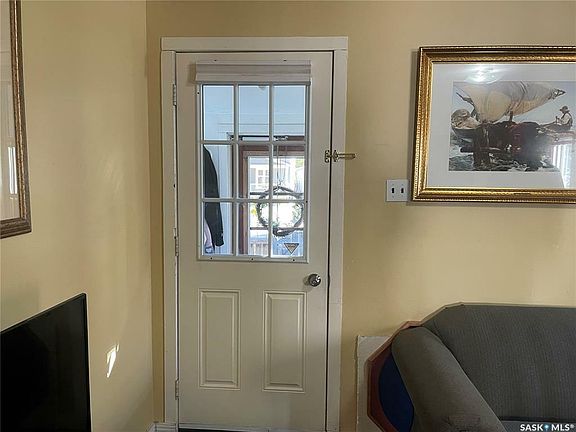 3rd image of 623 J Ave S