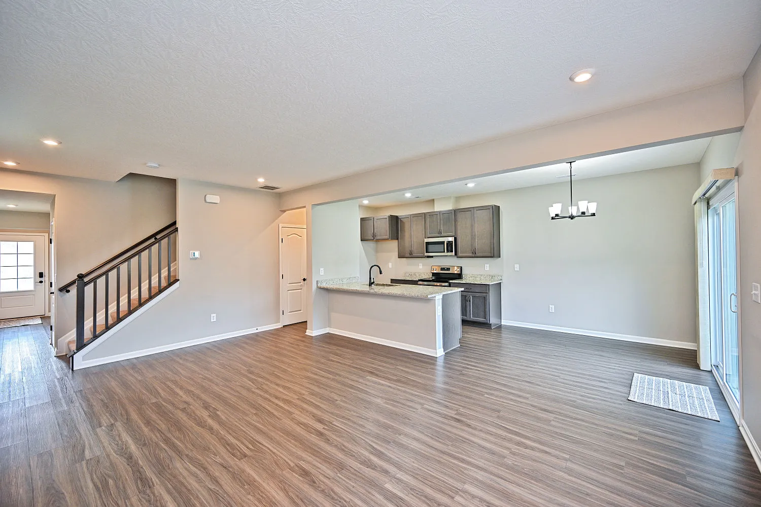 3 bed, 2.5 bath, 1600 sqft, $2,249 — Photo 3
