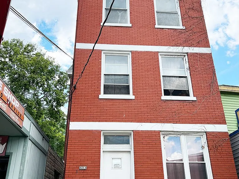 3211 Jefferson Ave — Photo 1