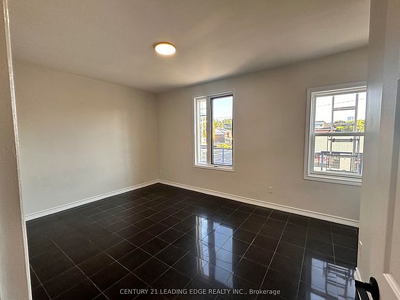 3rd image of 783 Barton St E #2