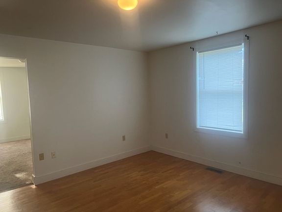 5th image of 215 Taylor St