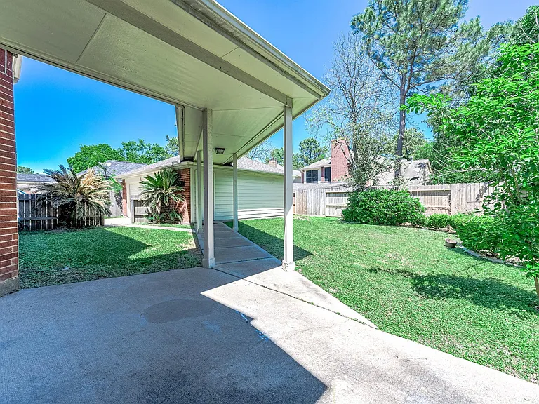 7902 Feather Springs Dr — Photo 41