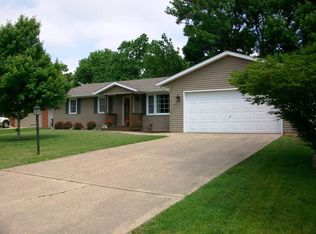 313 Gettysburg Dr, Canton, IL 61520