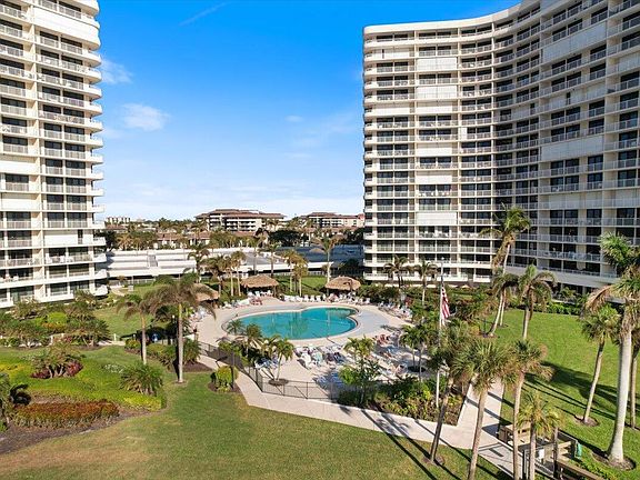 3rd image of 320 Seaview Ct APT 1608