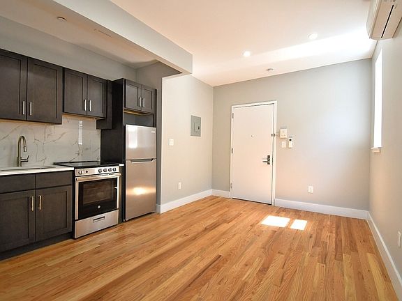 3rd image of 1331 Findlay Ave #3D