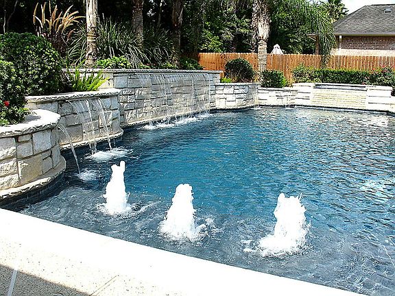 CLOSE-UP OF CUSTOM FOUNTAINS AND WATER FEATURES!