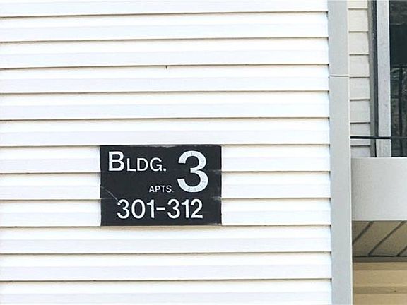 3rd image of 302 Parkview Blvd #302