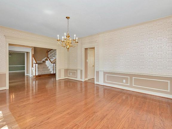 4th image of 58 Greenlaw St