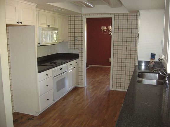 3rd image of 5302 W Vogel Ave