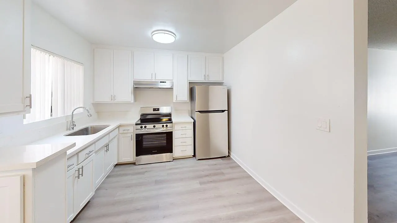 Chateau 16700 Devonshire Apartments, LLC — Photo 3