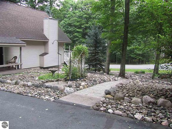 5th image of 5760 Schreck Ln