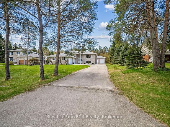 3rd image of 30 Pine Tree Dr